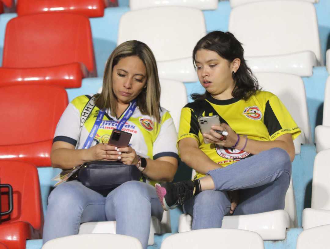 Chica viral de TikTok presente, lo que hizo Diego Vázquez y bellas damas en triunfo de Motagua