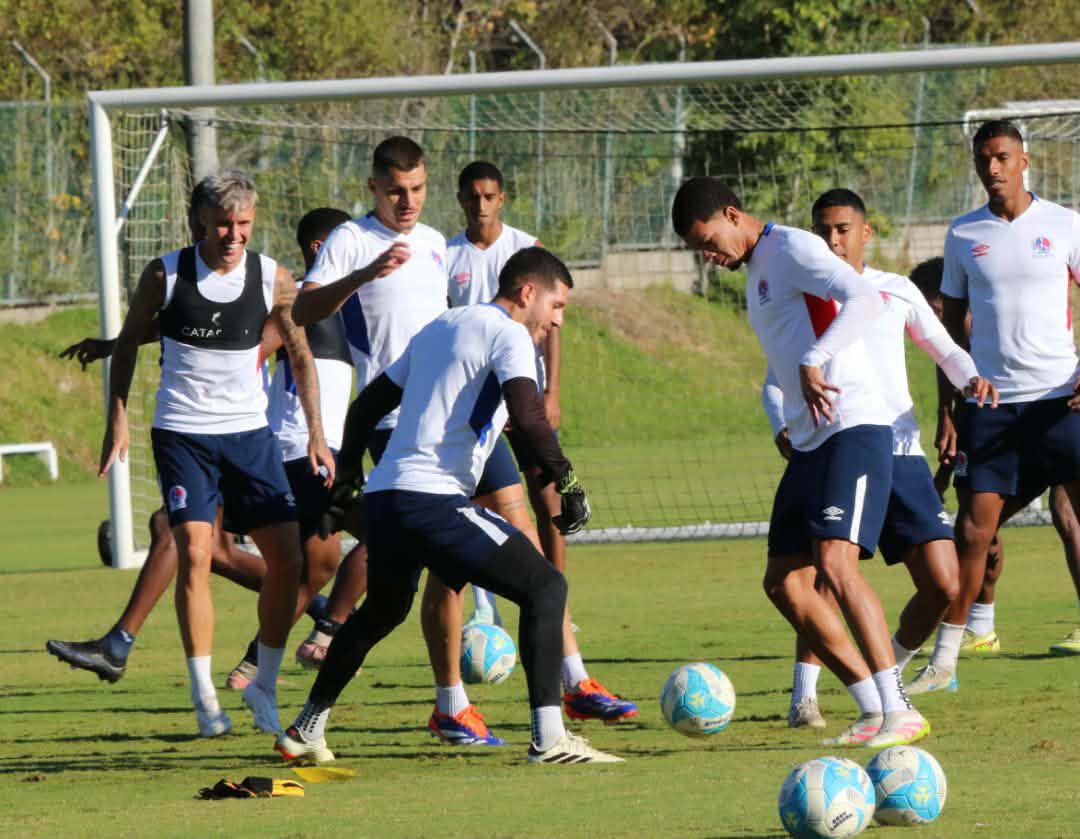 Olimpia con alta y jugador preocupa por lesión: Así se preparan los leones para la final ante Marathón