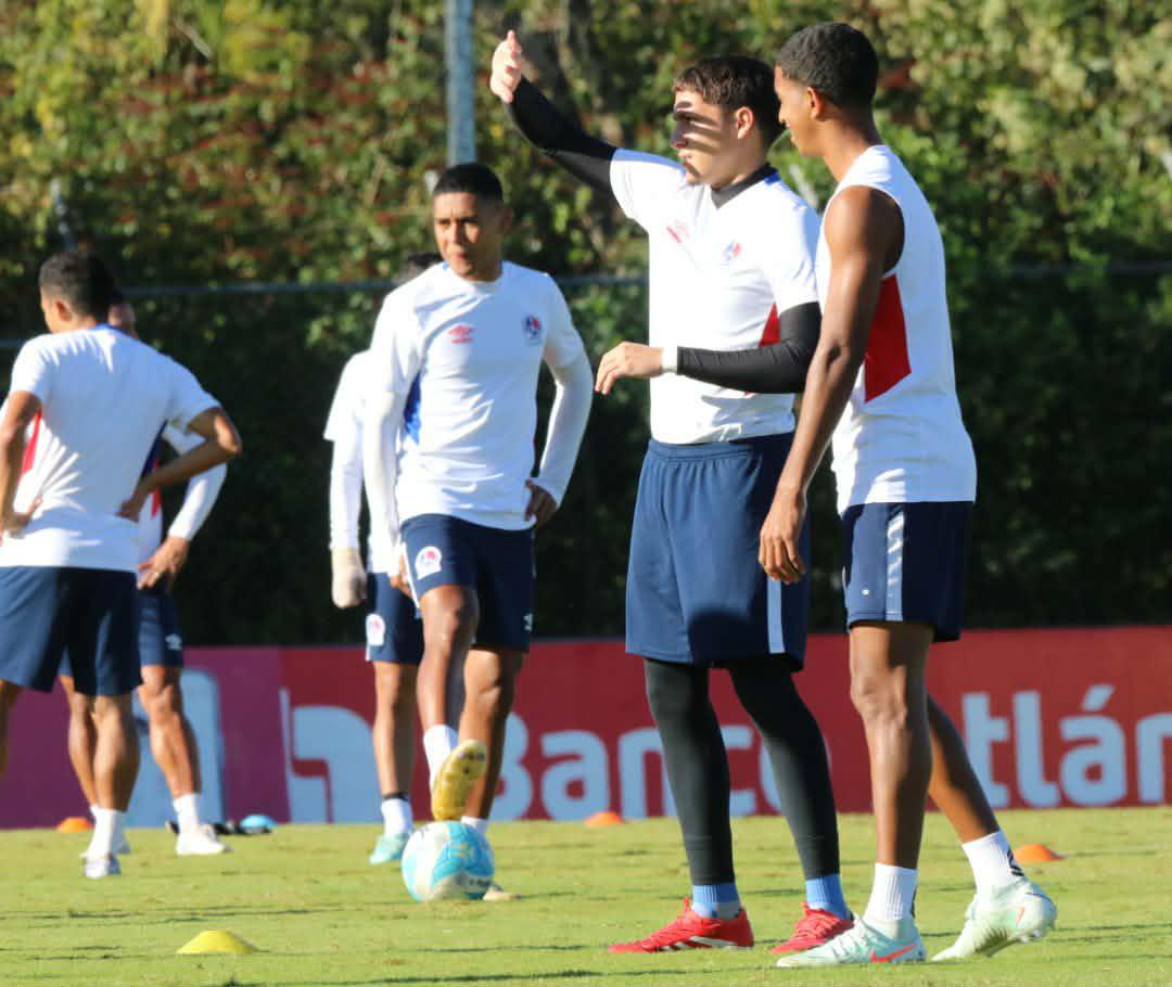 Olimpia con alta y jugador preocupa por lesión: Así se preparan los leones para la final ante Marathón