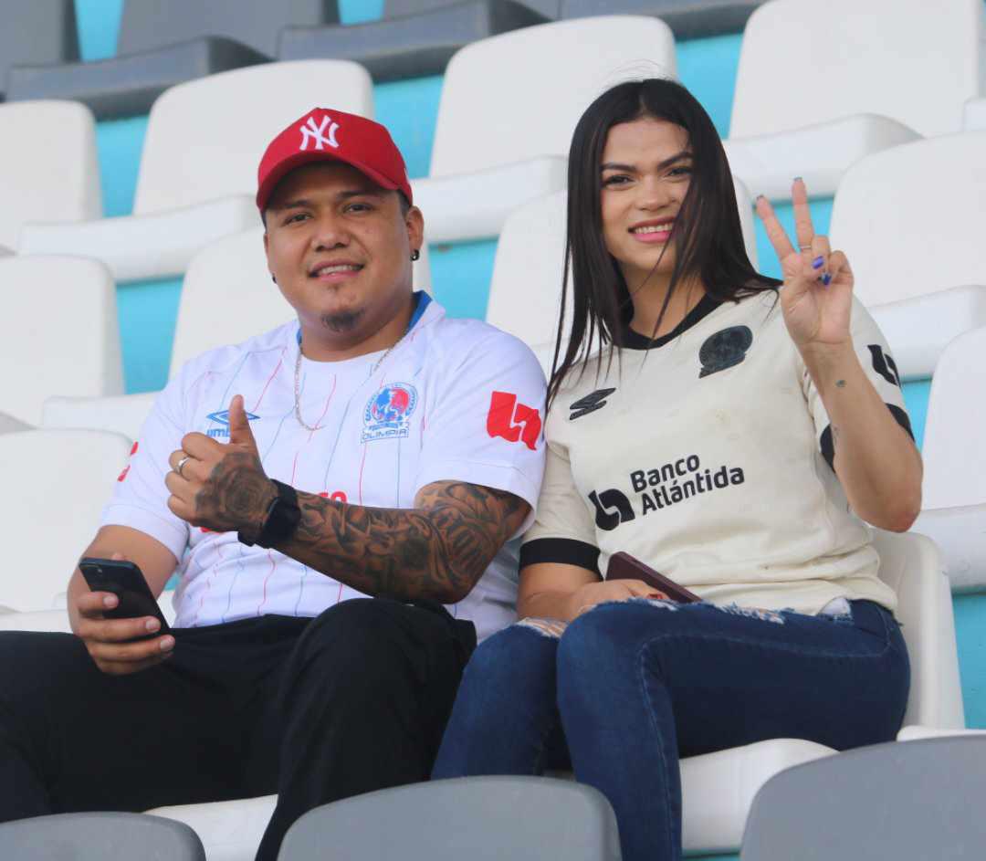 El estadio Nacional fue una pasarela: Bellas chicas llegaron al Olimpia vs Real España
