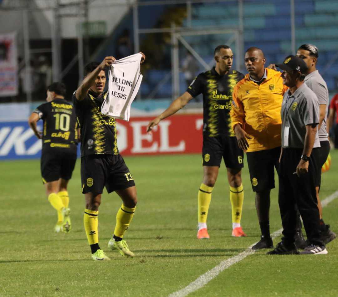 Furor por Quioto, gesto de Edwin Rodríguez con Ever Alvarado y el reconocimiento a Bengtson