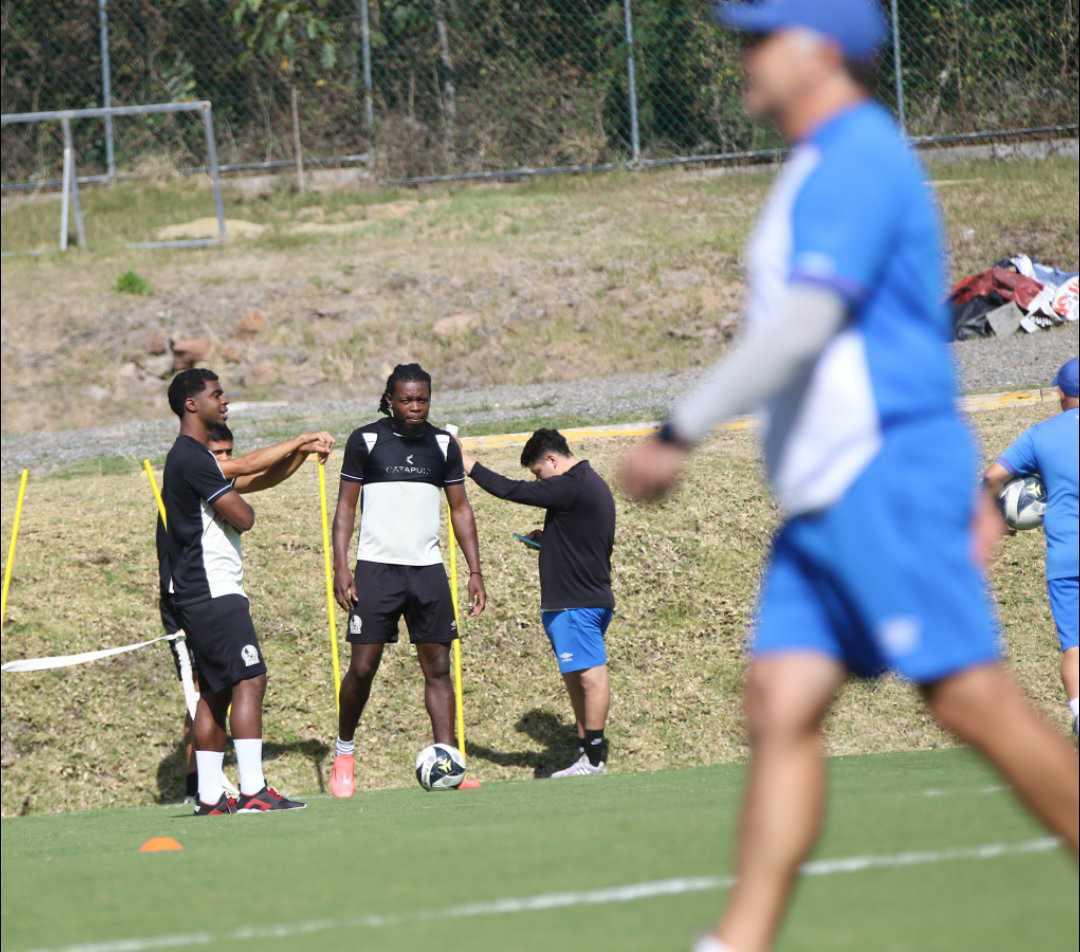 Olimpia no contó con tres futbolistas por lesión y regresa jugador que estaba marginado