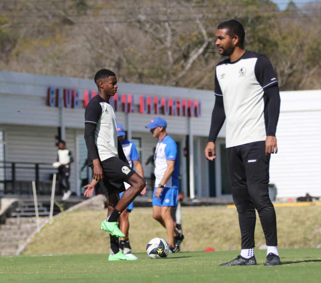 Olimpia no contó con tres futbolistas por lesión y regresa jugador que estaba marginado