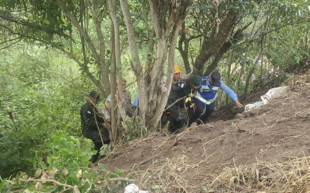 Dolorosas imágenes de accidente en carretera a Olancho: la muerte de bebés y difícil rescate de víctimas