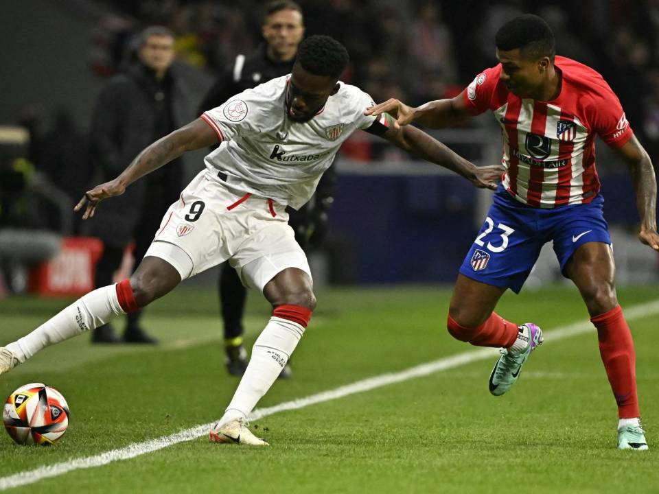 Inaki Williams y Reinildo Mandava en el primer Atlético de Madrid vs Athletic de ida en la semifinal de la Copa del Rey.