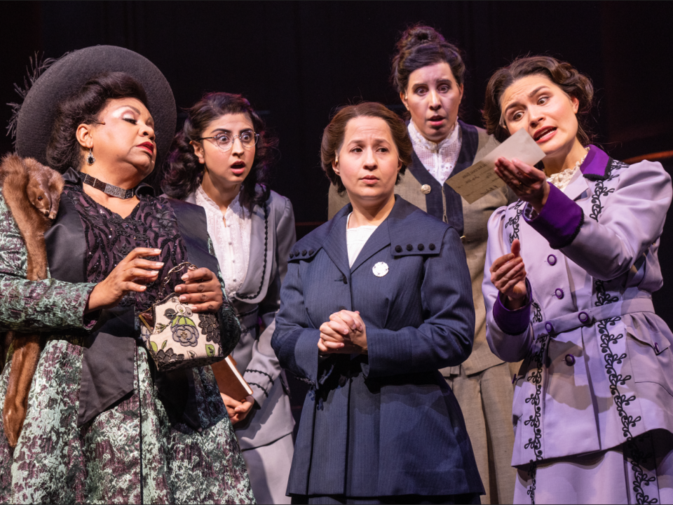 El nuevo musical de Broadway “Suffs” explora la batalla por el derecho al voto de las mujeres en EUA.