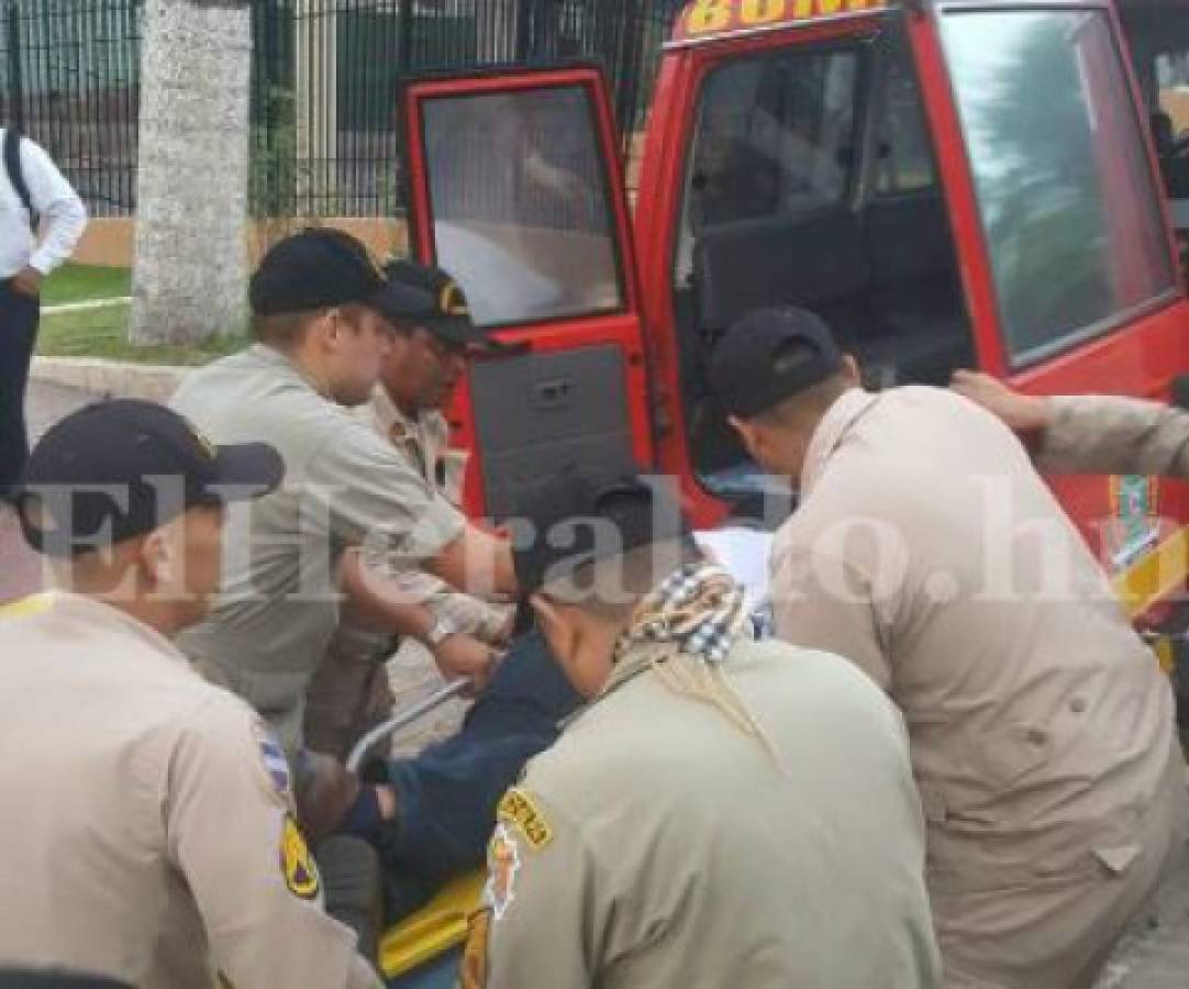 La víctima fue trasladada al Hospital Escuela Universitario (Foto: Estalin Irías/ El Heraldo Honduras/ Noticias de Honduras)