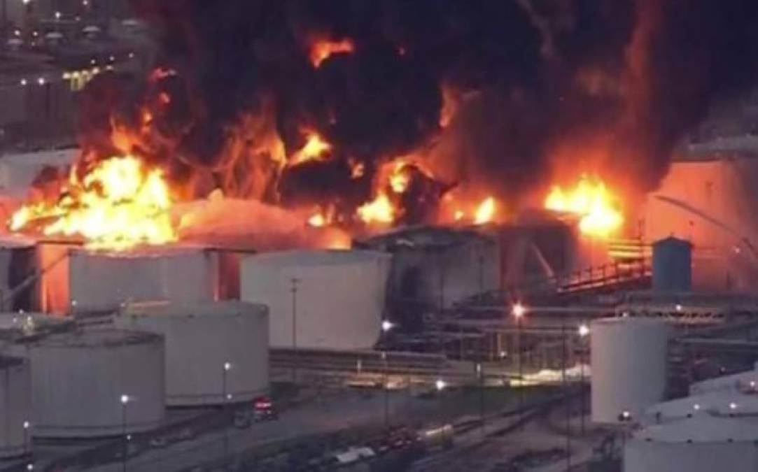 Las imágenes que deja la explosión en una planta petroquímica de Texas