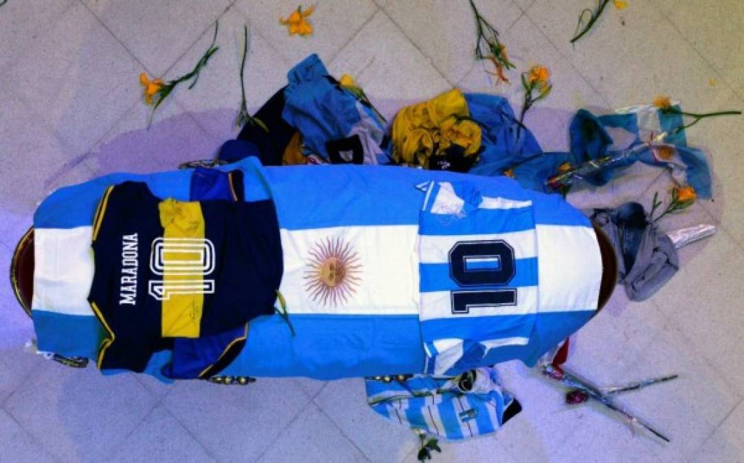 Entre el caos y la tristeza, Argentina y el mundo dan su 'último adiós' al ídolo Maradona (FOTOS)
