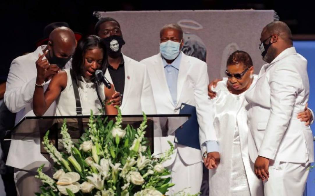 FOTOS: Desgarrador llanto de la sobrina de George Floyd en su funeral