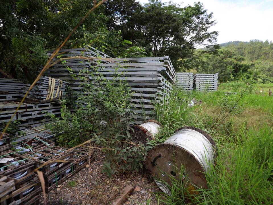 Ya pasaron 30 meses desde que fueron a tirar las estructuras modulares tipo Bailey a un solar