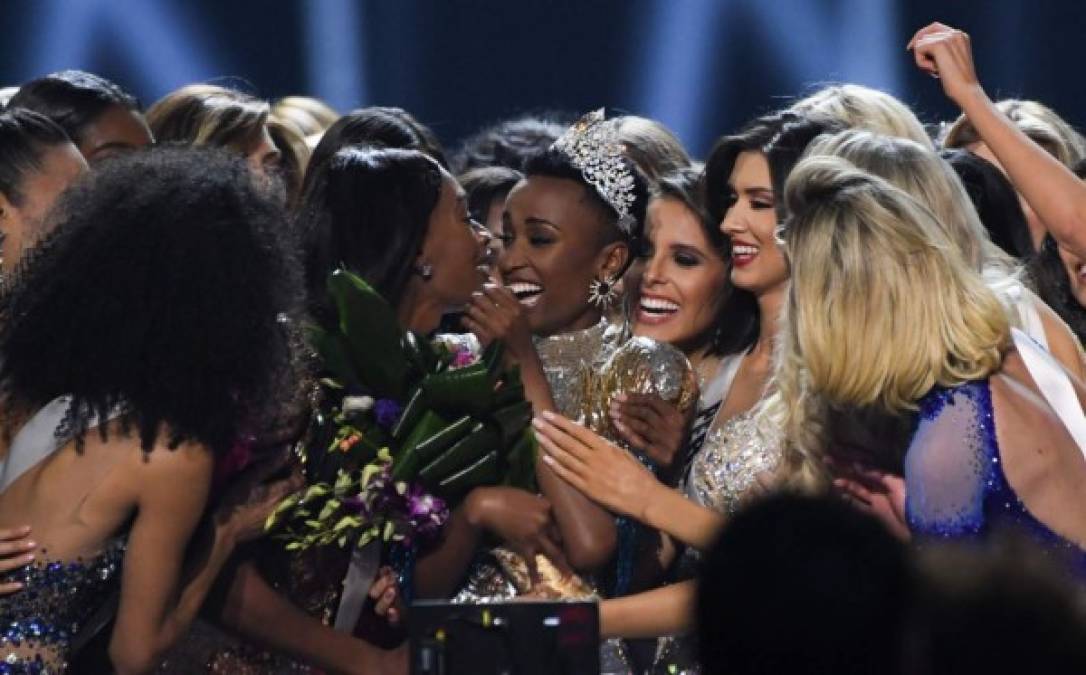 FOTOS: Llanto y emoción de Zozibini Tunzi al coronarse Miss Universo 2019