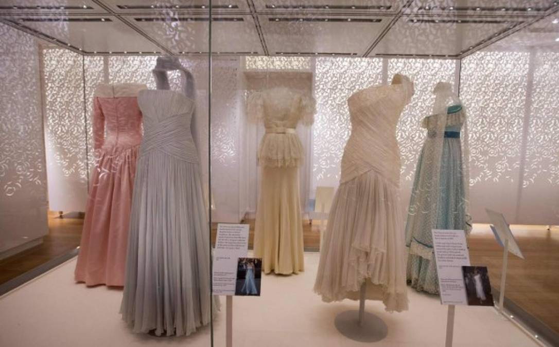 La historia de la princesa Diana a través de su estilo de la moda