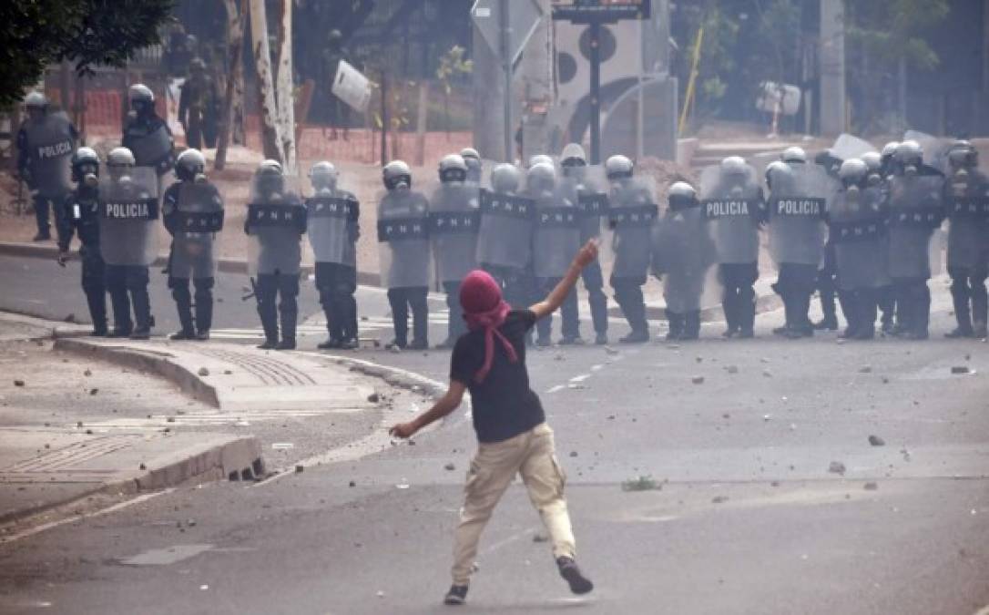 Violencia y represión en manifestación de simpatizantes de Alianza de Oposición