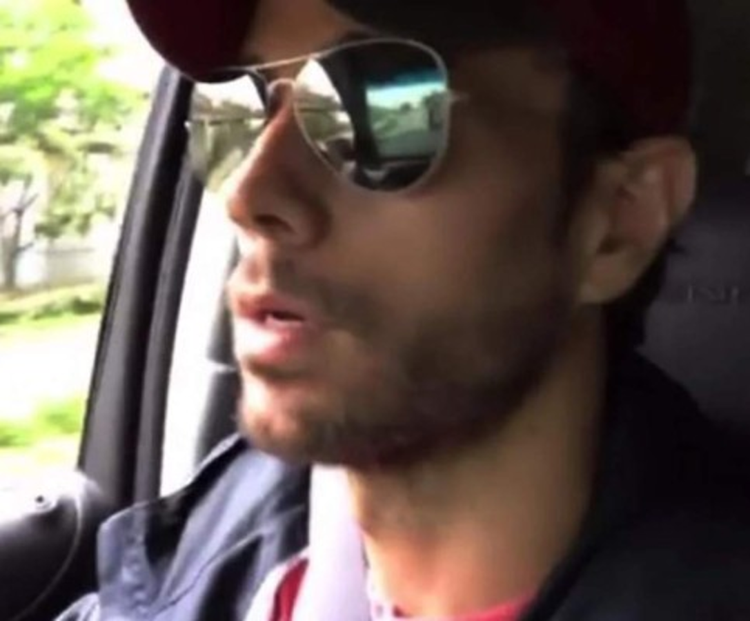 Video: El peligroso recorrido de Enrique Iglesias en las calles de Miami azotadas por Irma