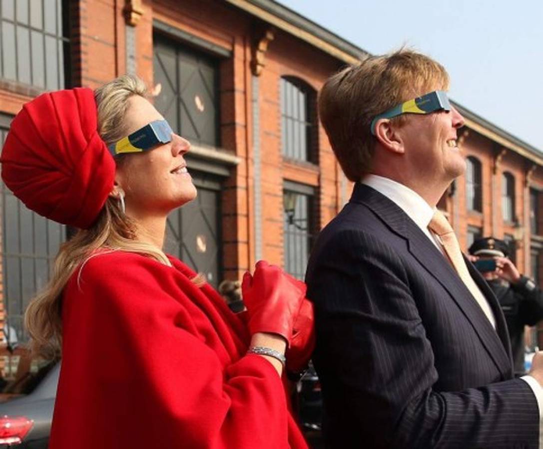 Un eclipse total brilla sobre las islas árticas de Svalbard