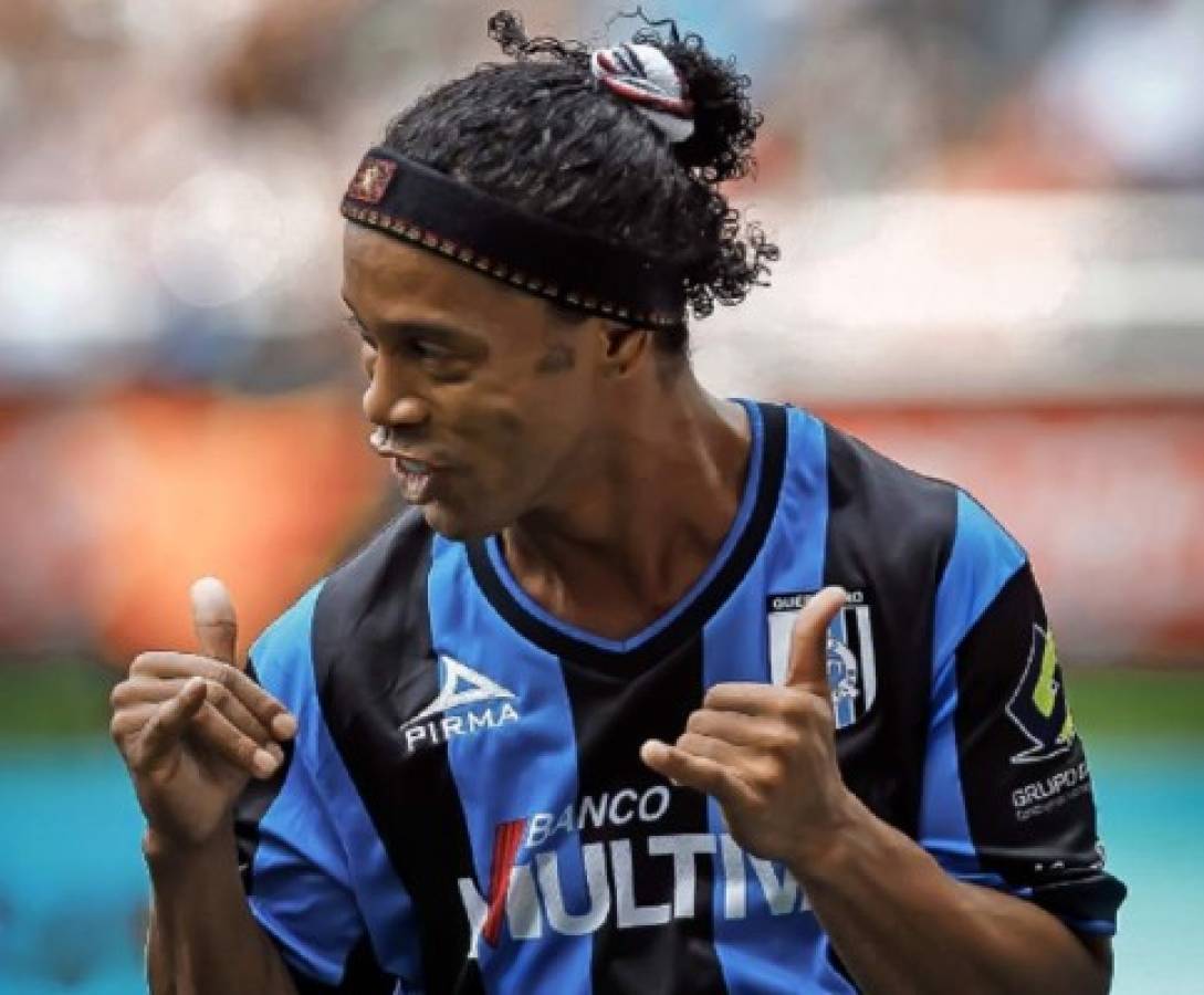 Ronaldinho muestra su magia en Barcelona a unos días de llegar a Honduras