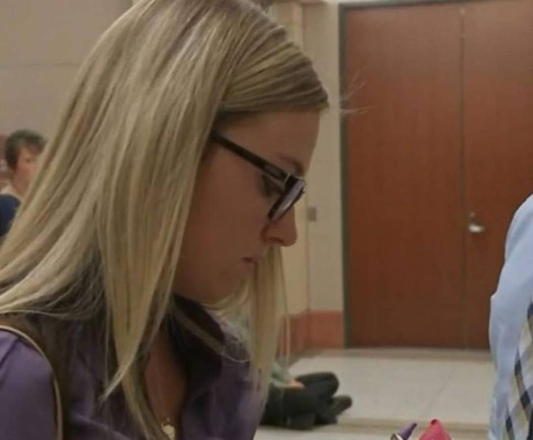 Selfie delata a maestra que tenía sexo con alumno