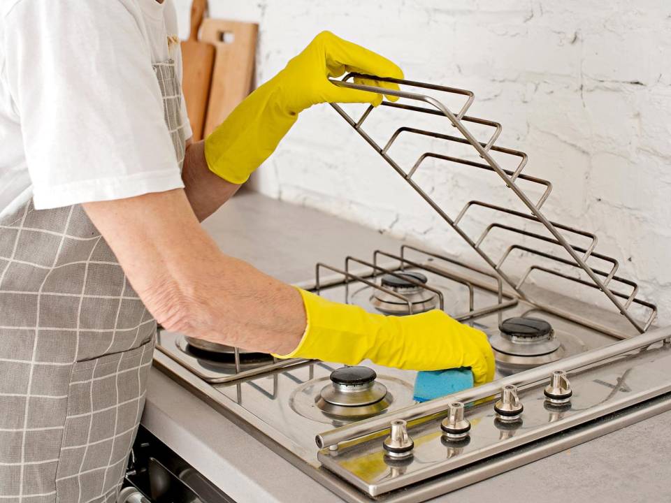 Recuerda siempre utilizar guantes al momento de realizar cualquier actividad de limpieza.