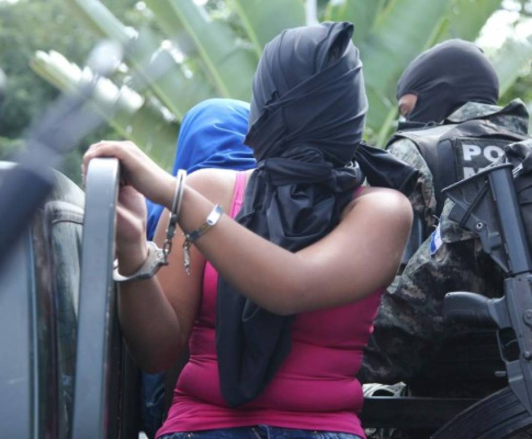 Cae pareja cuando estaba a punto de matar a joven en 'casa loca' en San Pedro Sula