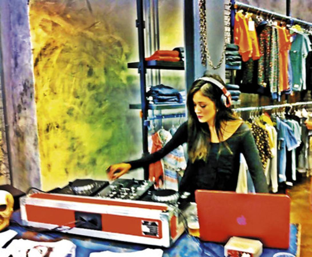 Alexa Henry, rostro que inspira a fotógrafos italianos