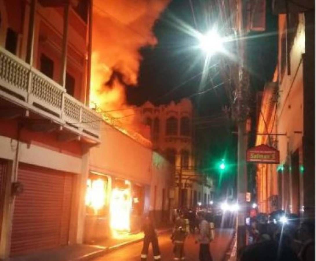 Un pavoroso incendio se registró este martes en el casco histórico de la capital de Honduras