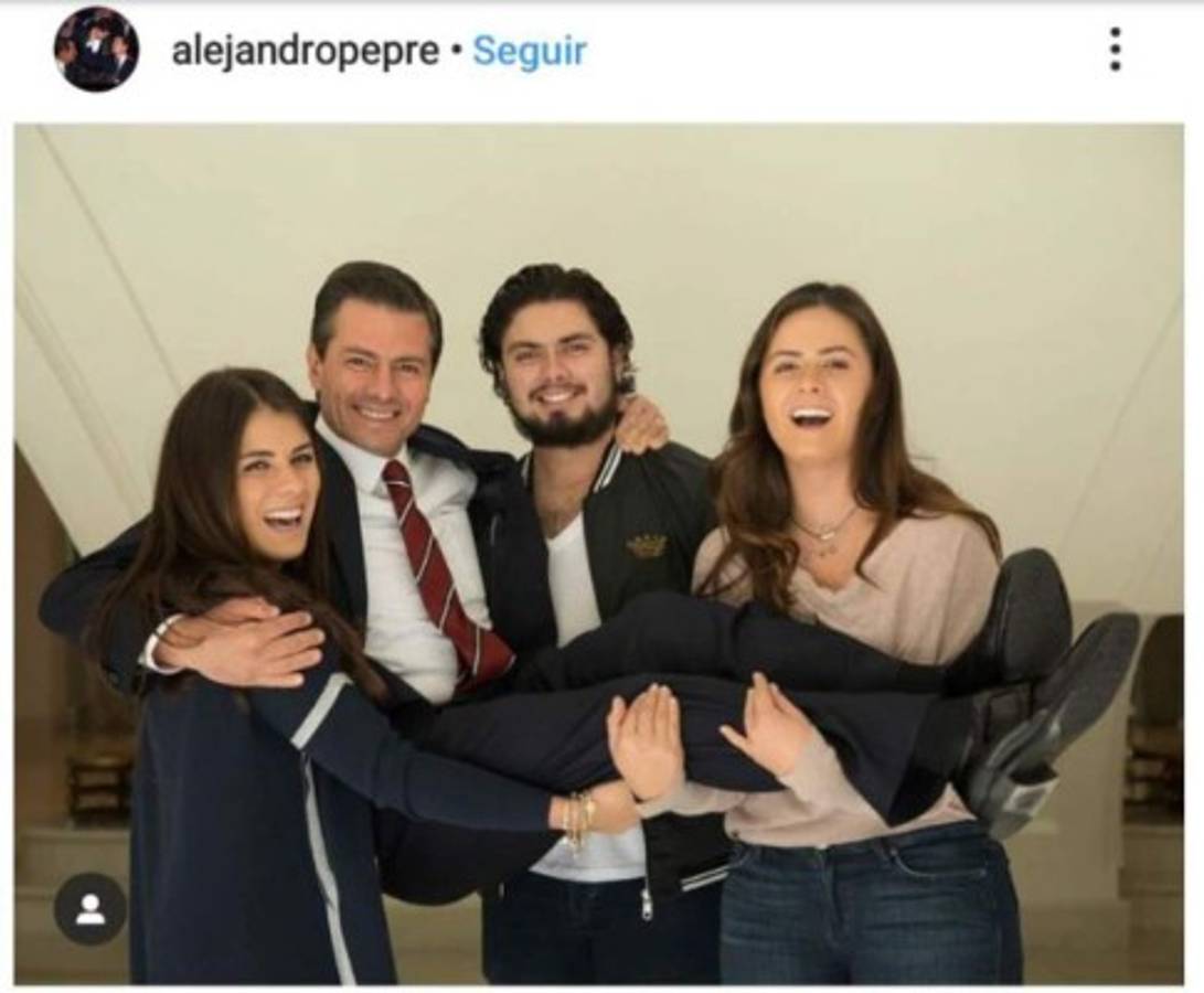 En esta imagen todos aparecen cargando a Peña Nieto.