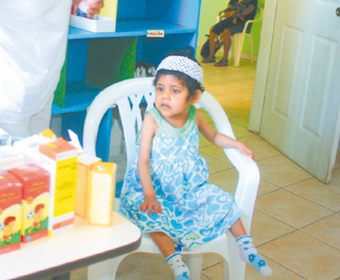 Niña hondureña de 15 años con desnutrición severa recibe ayuda