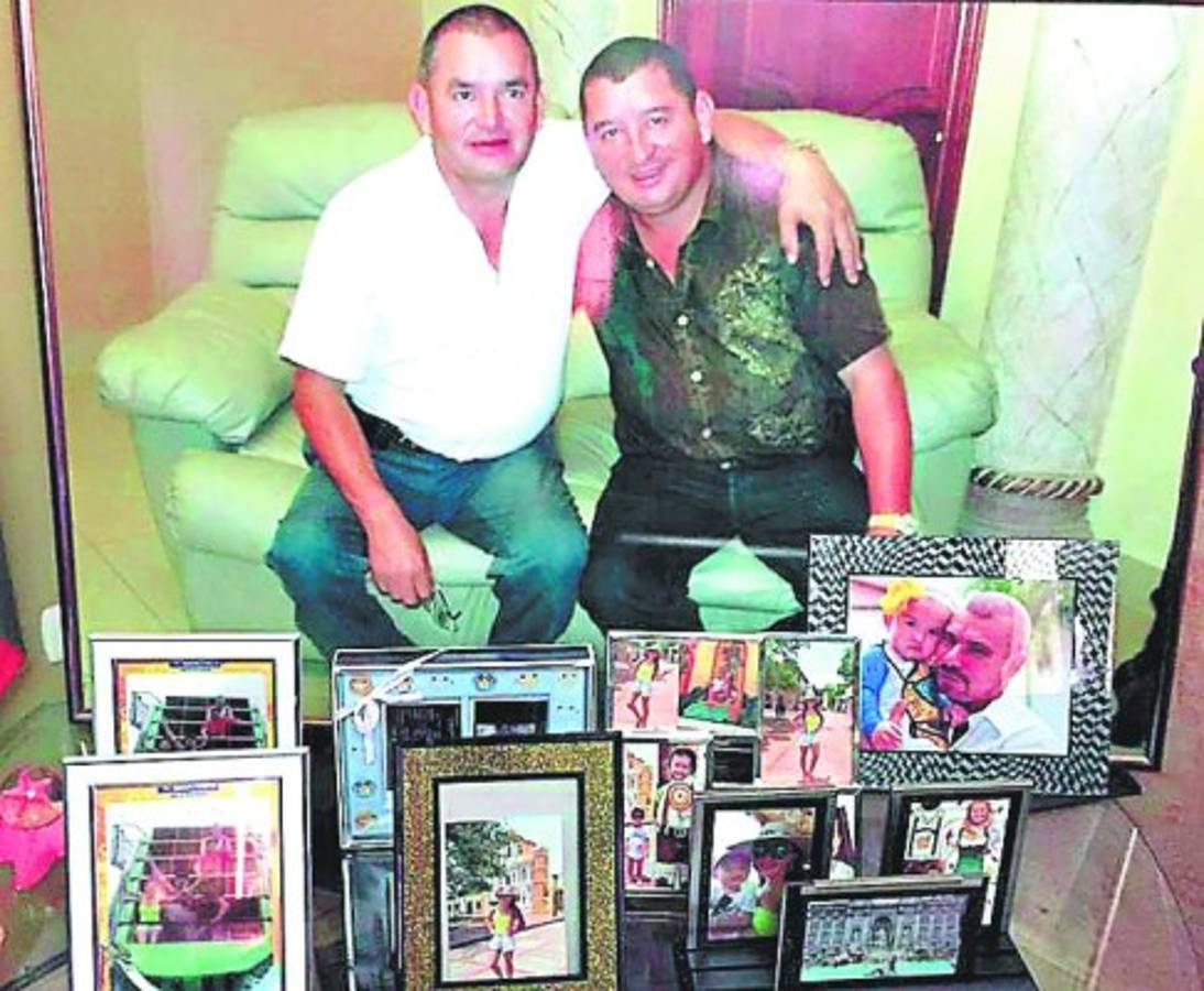 Los cabecillas del cartel Valle Valle en una de las fotografías encontradas en una de las viviendas.