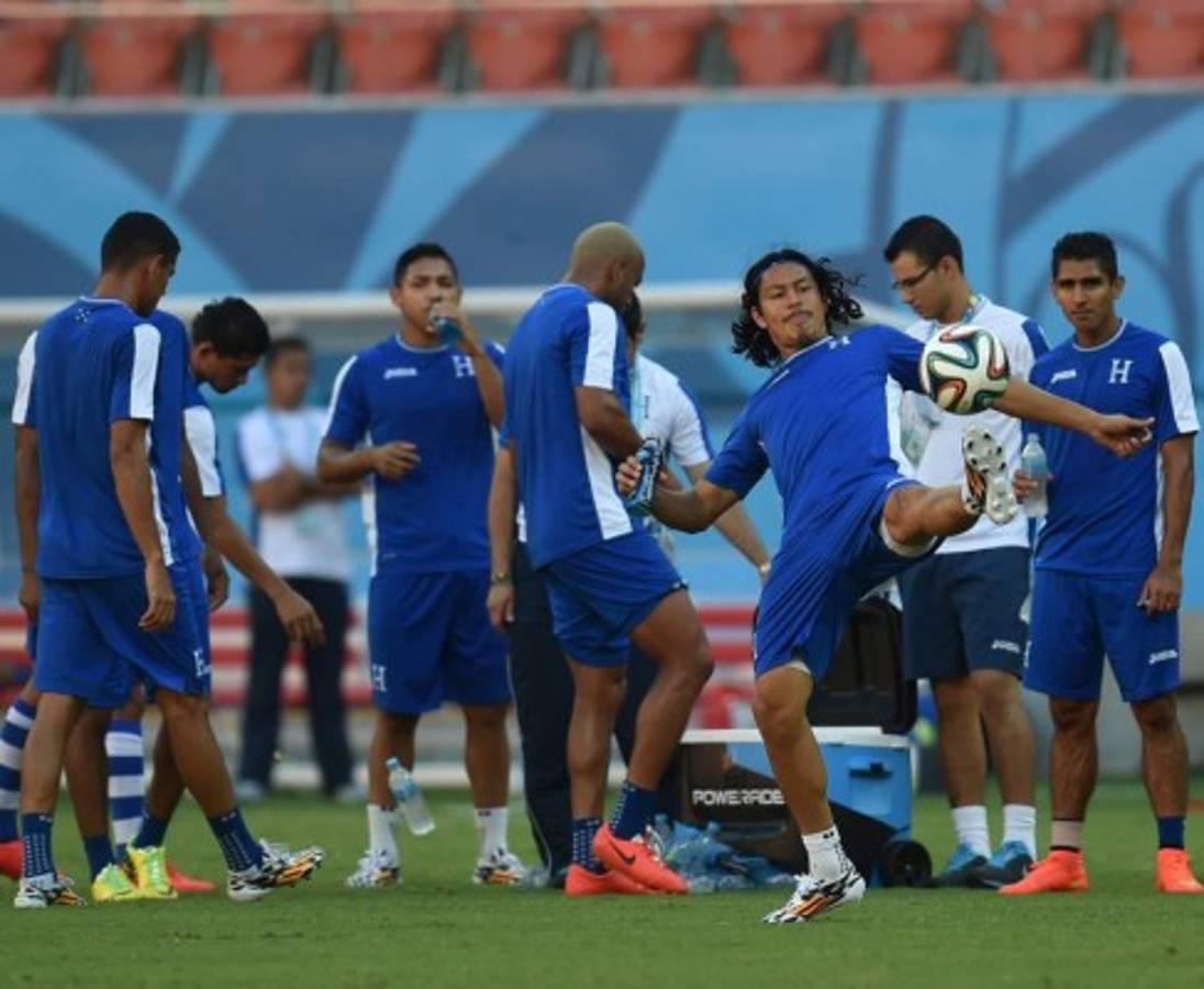 Suárez en el ojo de la tormenta y Messi al rescate de Argentina