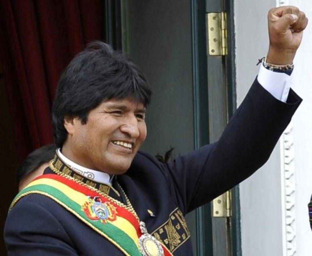 Evo Morales llega a Venezuela, tras tratamiento médico en Cuba para rendir homenaje a Chávez