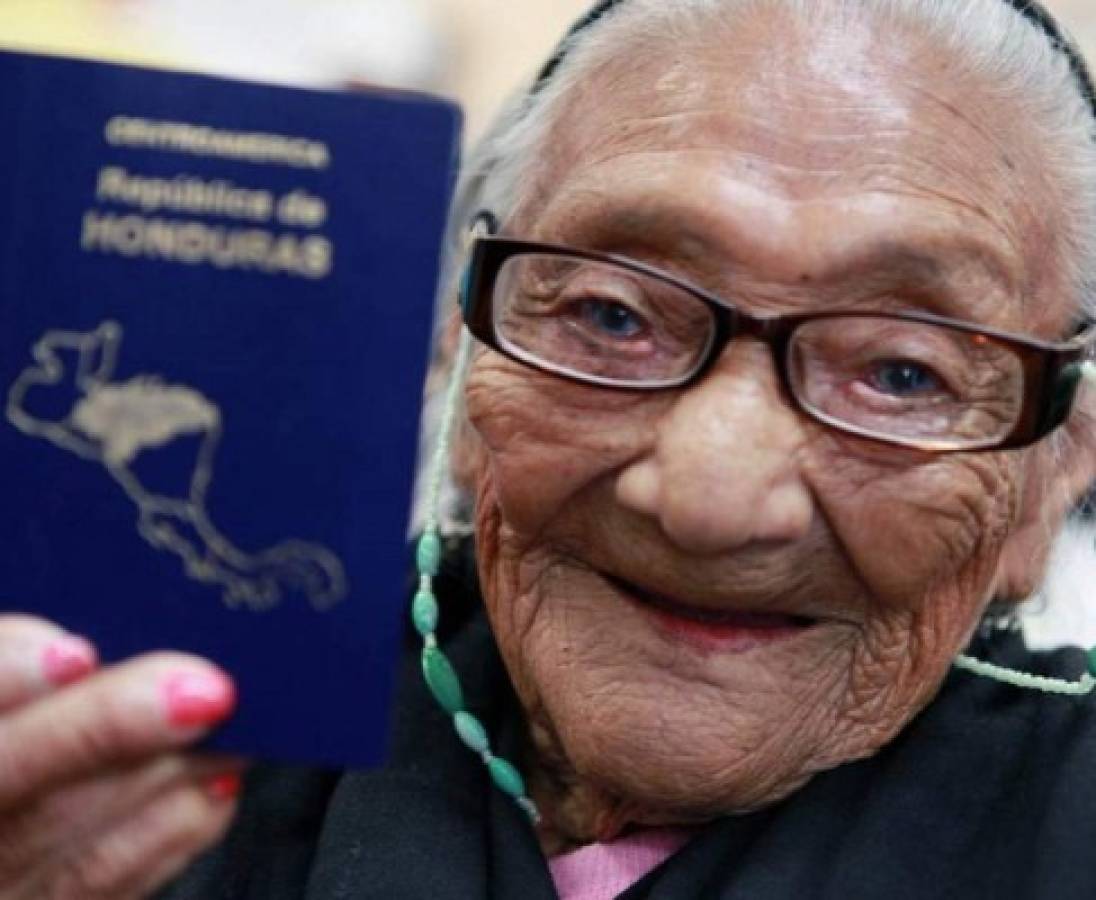 A sus 101, hondureña pide ciudadanía a EE UU
