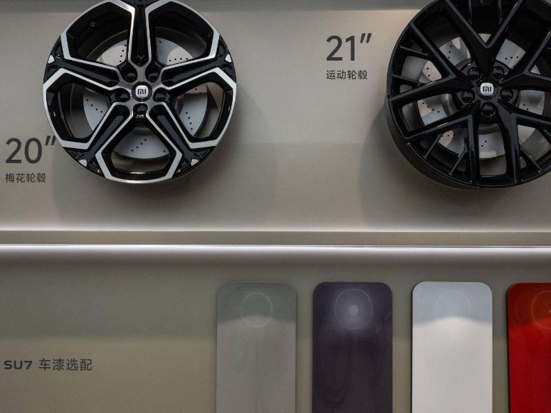 En el Salón del Automóvil de Beijing el año pasado, Xiaomi mostró elementos del diseño de su primer auto, el SU7. (Gilles Sabrié para The New York Times)