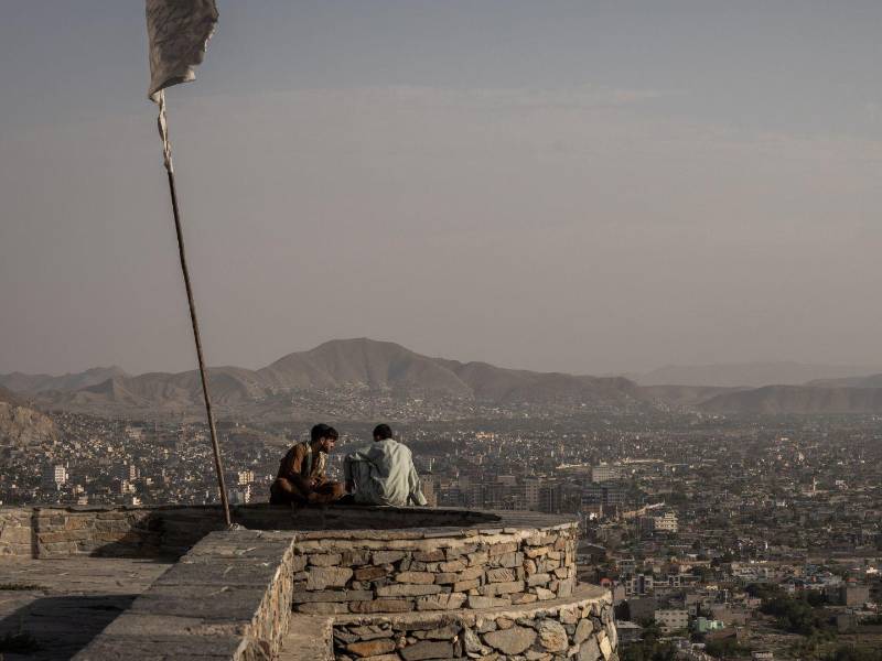 En la superpoblada Kabul, Afganistán, ciudadanos han regresado a opciones de vivienda limitadas.