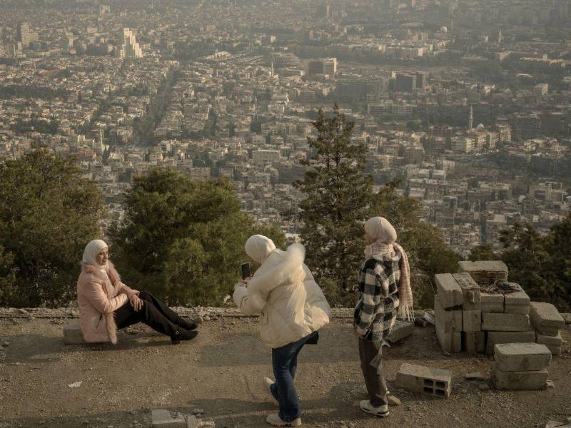 El Monte Qasioun, que domina la capital siria, Damasco, es revivido como lugar de esparcimiento.