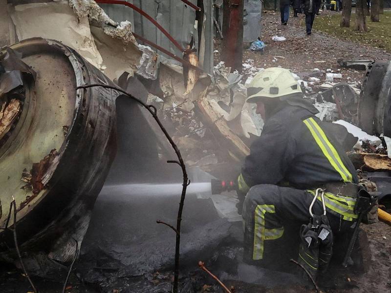 Restos de un misil que se cree fue fabricado en Corea del Norte y que impactó en Járkov, Ucrania, en el 2024. (Reuters)