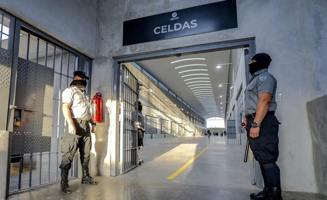 Total aislamiento: así es el Centro de Confinamiento del Terrorismo inaugurado en El Salvador