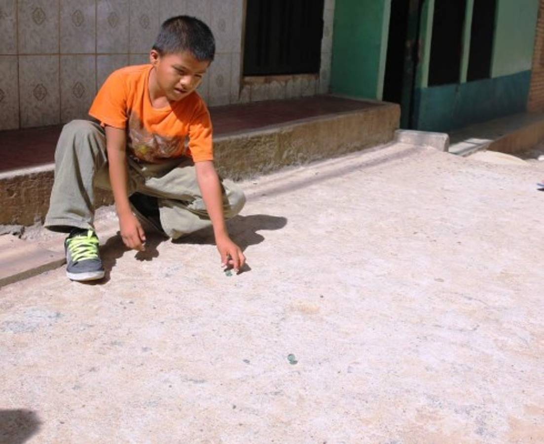 Aunque su madre ya no está cerca de ellos, saben que los cuída noche y día para que salgan adelante.