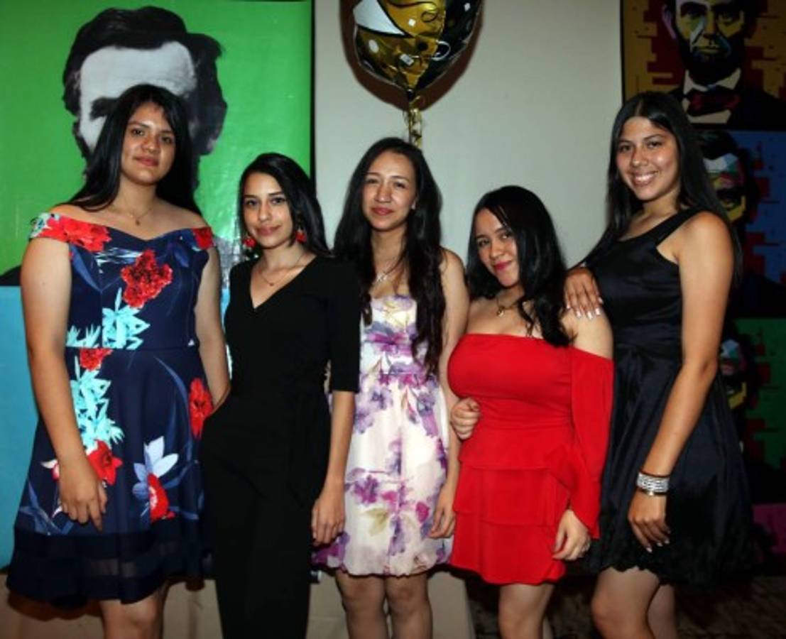 noche de recuerdo entre compañeros