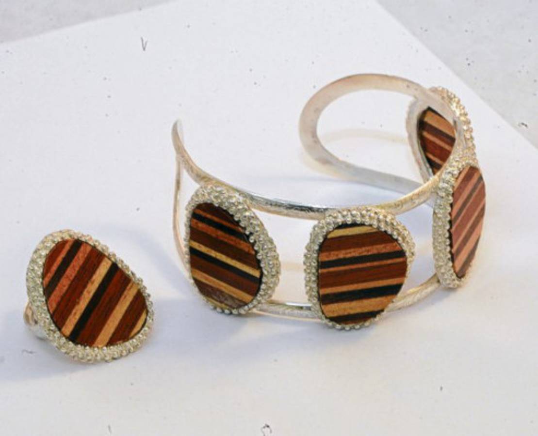 Exclusivas piezas artesanales diseñadas con madera y plata