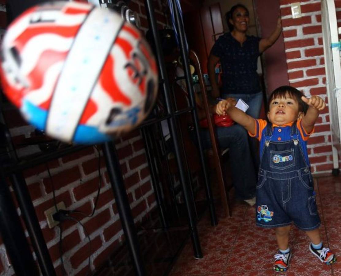 Gabriel ya camina, pero el pago de incapacidad sigue sin llegar