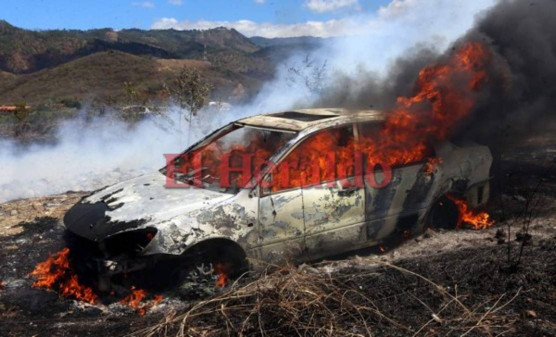 Las 15 fotos más impactantes del incendio que consumió al menos 400 vehículos en la DPI