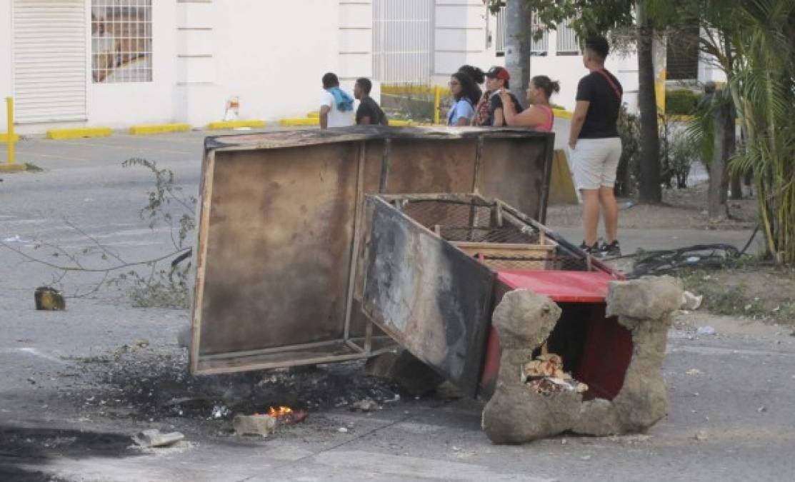 Robos, destrucción y detenidos, las imágenes de los saqueos en San Pedro Sula