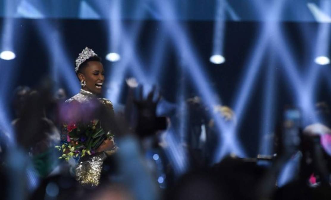 FOTOS: Llanto y emoción de Zozibini Tunzi al coronarse Miss Universo 2019