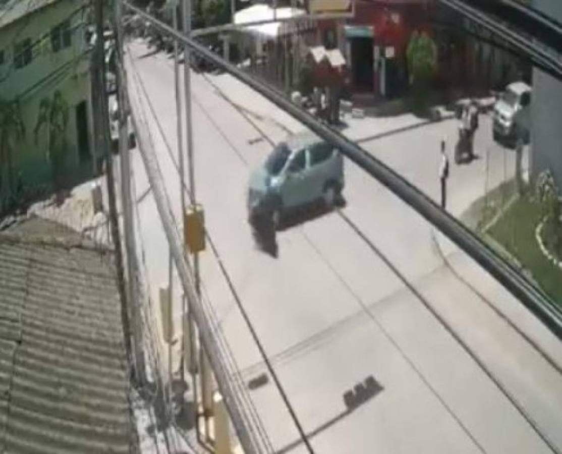 VIDEO: Conductora no hizo alto y embistió a motociclista en Danlí