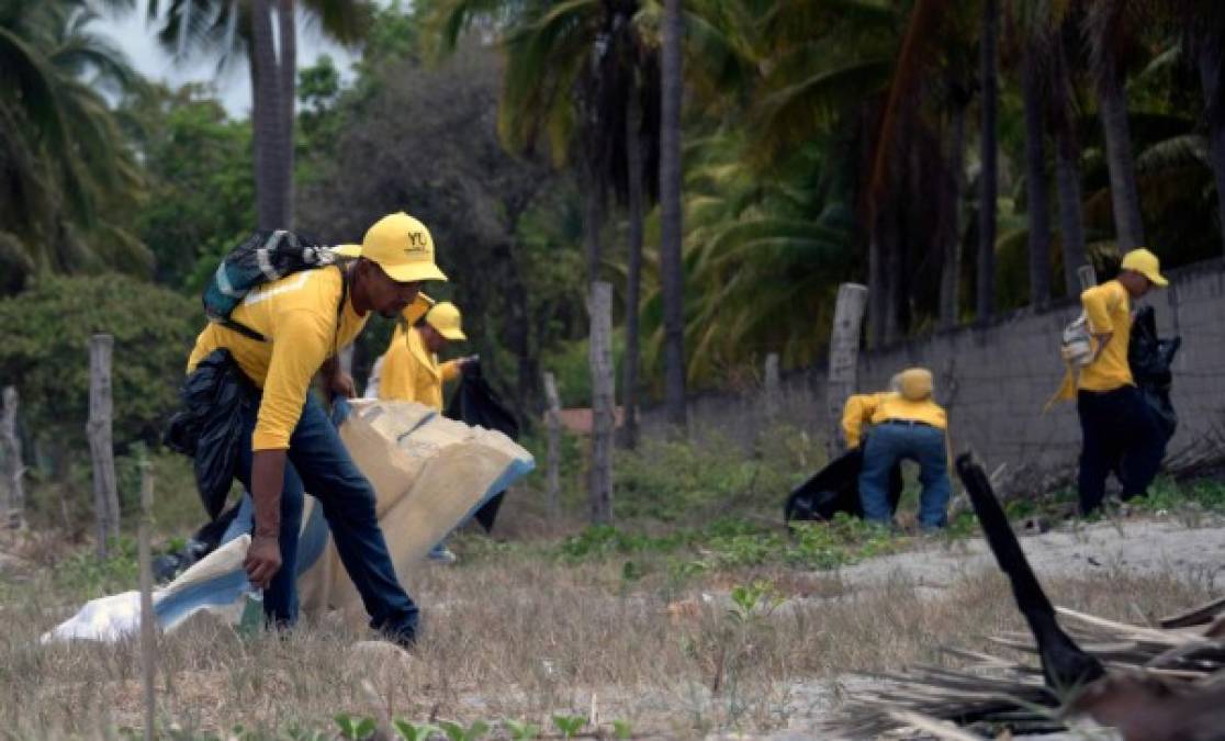 FOTOS: Así limpian las playas, presos salvadoreños antes de la Semana Santa