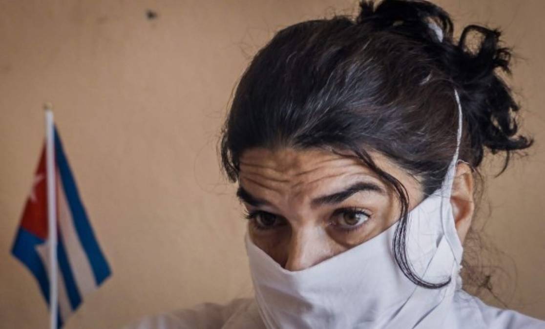 FOTOS: Liz, la doctora cubana que recorre casa por casa buscando infectados de Covid-19