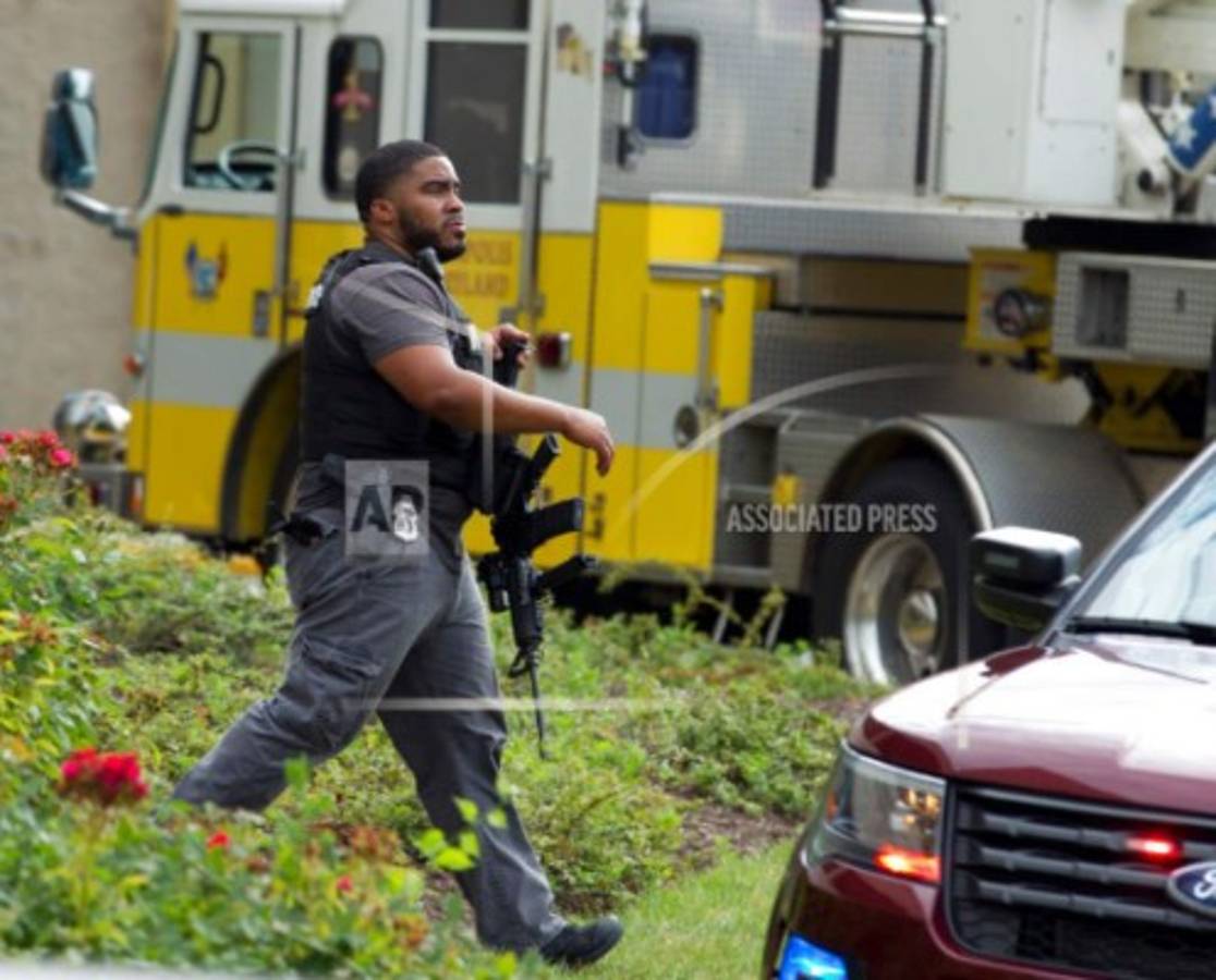 Cinco muertos deja tiroteo en redacción de periódico de Maryland