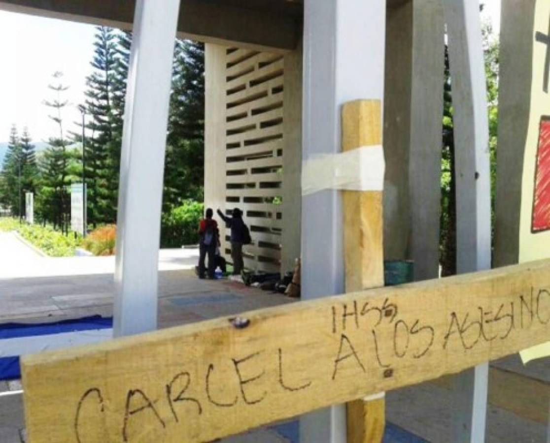 Estudiantes indignados descartan diálogo con autoridades de la UNAH