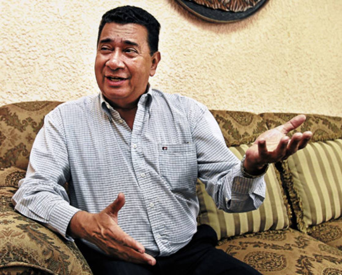 Tony Sierra asegura que se le marginó del manejo de las bibliotecas